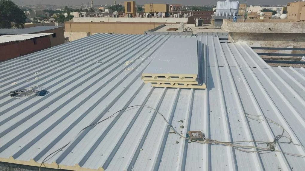 بناء ملاحق مع سقف سندويش بنل تسليم مفتاح جدة