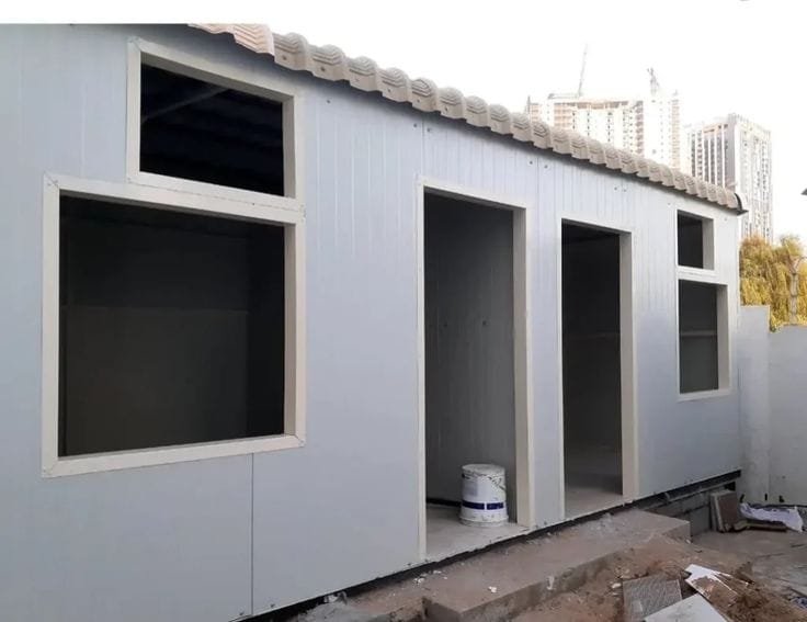 استخدامات غرف وملاحق ساندوتش بانل في جدة