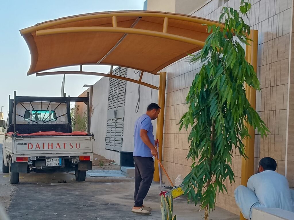 مظلات السيارات
